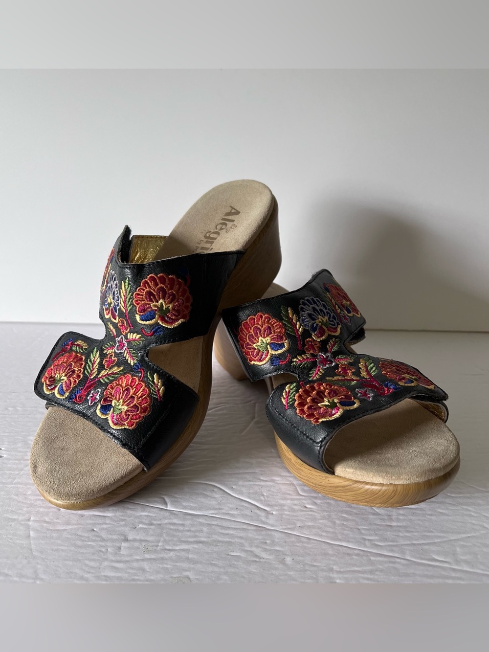 Alegria LIN-601N Black Leather Floral Embroidered Wedge Slide Sandals EU 39 US 9